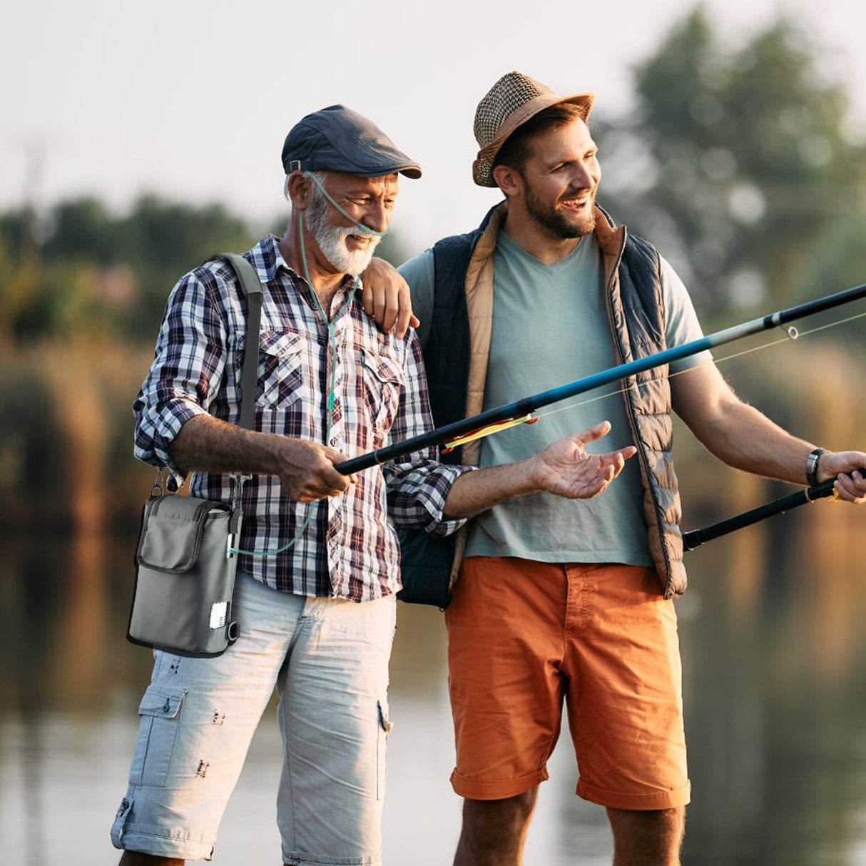 Los usuarios llevan el concentrador de oxígeno VP-2 durante las actividades al aire libre para contar con un apoyo respiratorio confiable.